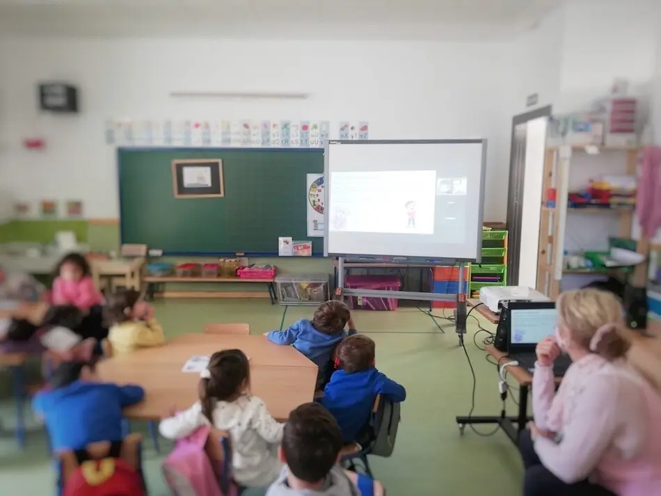 Estudiantes del colegio Malala de Mairena del Aljarafe (Sevilla). / ALERTA