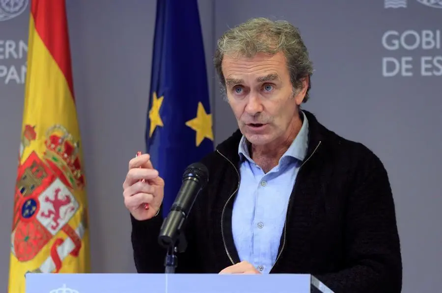 El director del Centro de Coordinaci&oacute;n de Alertas y Emergencias Sanitarias del Ministerio de Sanidad Fernando Sim&oacute;n, durante la rueda de prensa este jueves en el Ministerio de Sanidad.-EFE/Fernando Alvarado