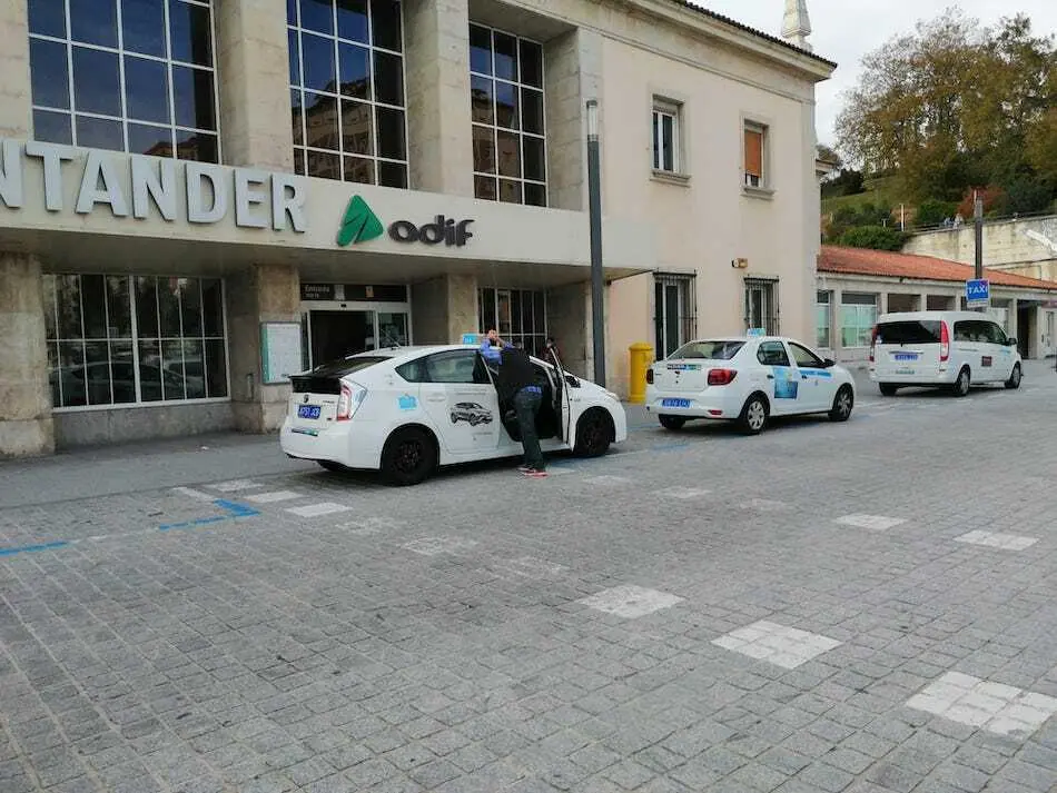 Parada de taxis de Santander. / ALERTA