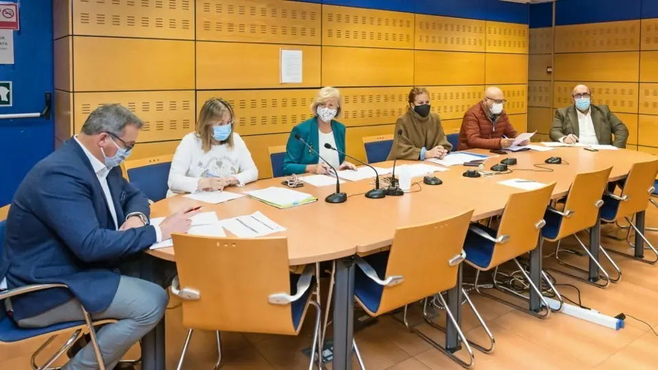 La Consejera de Educaci&oacute;n, Marina Lomb&oacute;, asiste a la Mesa Sectorial de Educaci&oacute;n / Ra&uacute;l Lucio