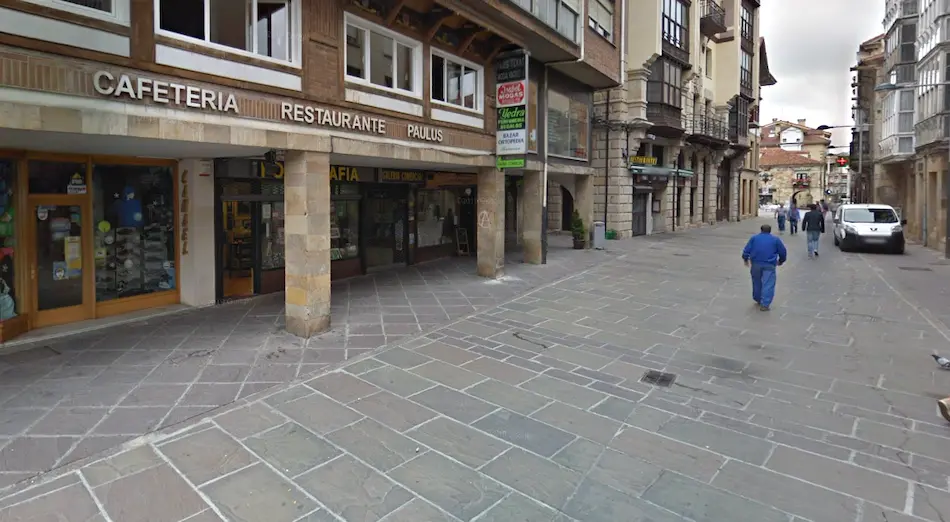 Vista de los comercios en la calle Mayor de Reinosa. / ALERTA