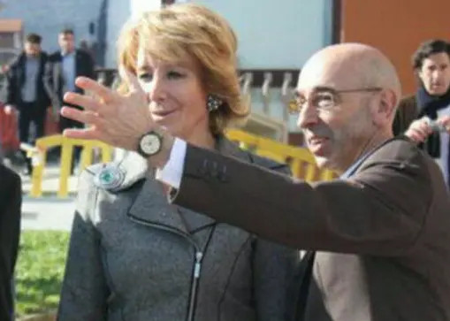 El exalcalde de Noja, Jes&uacute;s D&iacute;az Helguera durante una visita de Esperanza Aguirre a la regi&oacute;n. / ALERTA