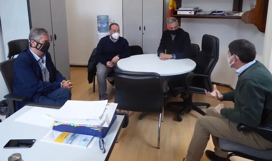El secretario de Organizaci&oacute;n de Ciudadanos Cantabria, Rub&eacute;n G&oacute;mez, al t&eacute;rmino de la reuni&oacute;n con su hom&oacute;logo nacional, Borja Gonz&aacute;lez. / ALERTA