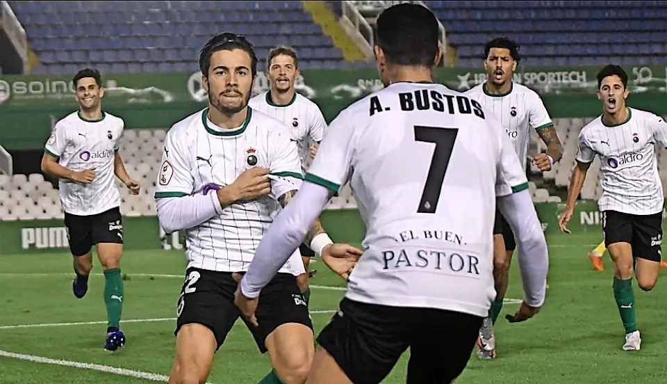 Mart&iacute;n Solar muestra un tatuaje con el que quiso dedicar el gol a su madre. / Hardy