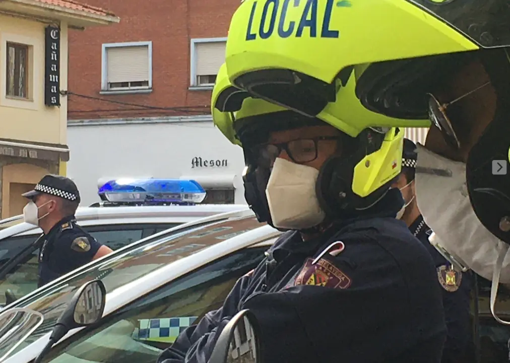 Agentes de la polic&iacute;a Local de Torrelavega. / ALERTA