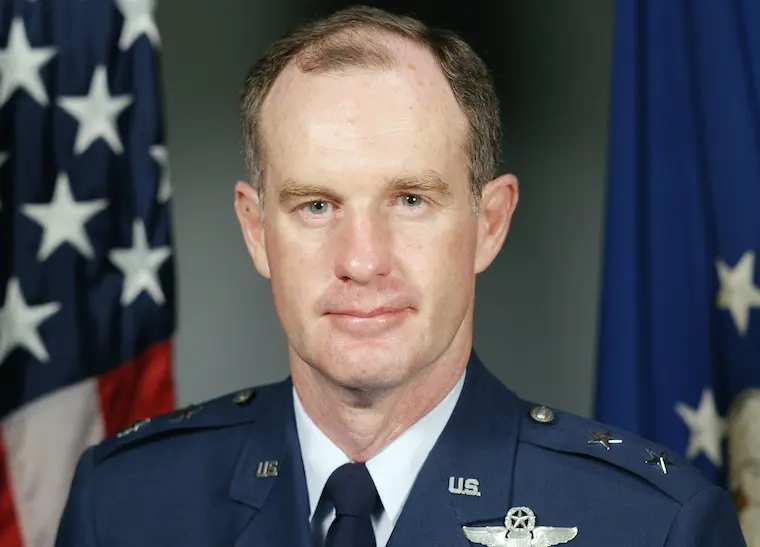 Teniente General Thomas G. McInerney como General de Divisi&oacute;n, USAF - 1983 (Foto: Fuerza A&eacute;rea de los Estados Unidos/dominio p&uacute;blico)