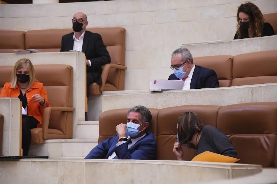 Los diputados c&aacute;ntabros durante la sesi&oacute;n parlamentaria de esta semana. / HARDY