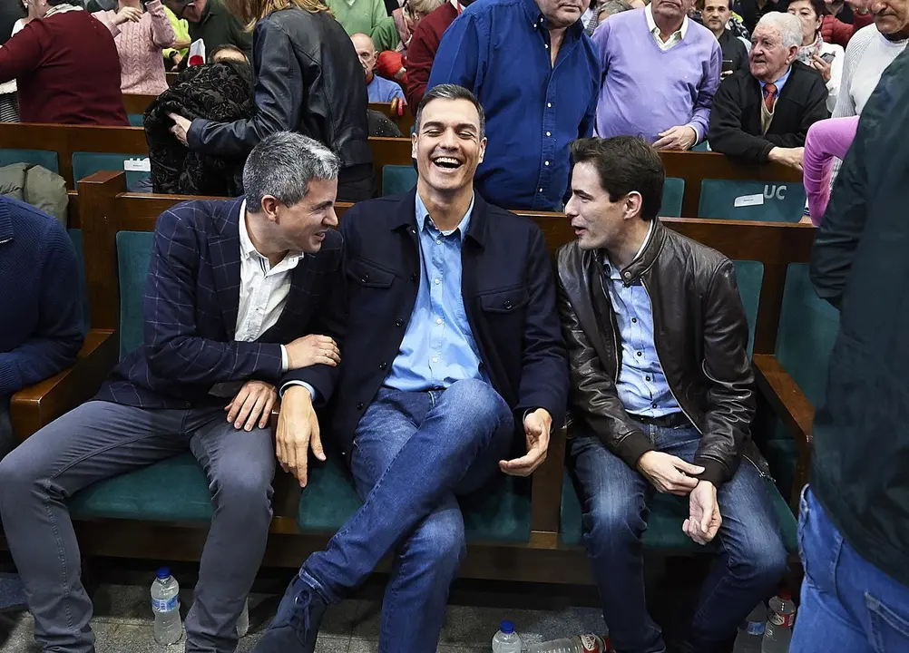 Pedro S&aacute;nchez presentando a Casares como candidato a la Alcald&iacute;a de Santander. / ALERTA 10-02-2019