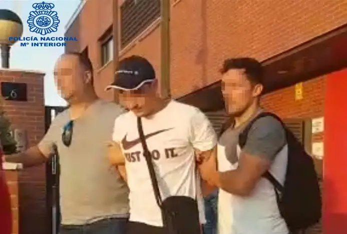 Momento de la detenci&oacute;n presunto autor material del apu&ntilde;alameinto.