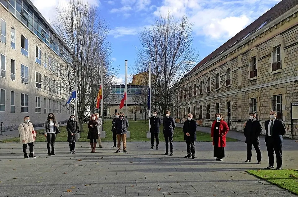 SANTANDER, 02/12/2020.-El decano de los Juzgados de Santander, el magistrado Jaime Anta, ha convocado una concentraci&oacute;n a las once de la ma&ntilde;ana de hoy ante las sedes judiciales de la capital c&aacute;ntabra en repulsa por la agresi&oacute;n sufrida en el d&iacute;a de ayer por la magistrada Mar&iacute;a Sonsoles Sanchidri&aacute;n Velayos, titular del Juzgado de Primera Instancia e Instrucci&oacute;n de Santa Mar&iacute;a la Real de Nieva (Segovia). La jueza fue apu&ntilde;alada con un destornillador ayer martes en la localidad segoviana Santa Mar&iacute;a la Real de Nieva, y se encuentra ingresada en la UCI del Hospital General, en la ciudad de Segovia, por las lesiones sufridas y su estado de salud permanece estable.- EFE/Oficina de Comunicaci&oacute;n del Consejo General del Poder Judicial/Solo uso editorial/Solo disponible para ilustrar la noticia que acompa&ntilde;a.