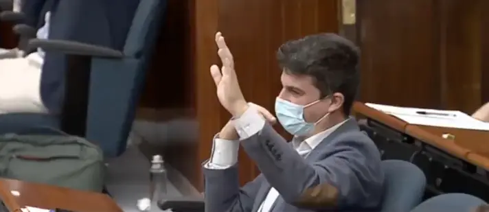 El portavoz del PSOE en el pleno de Santander.