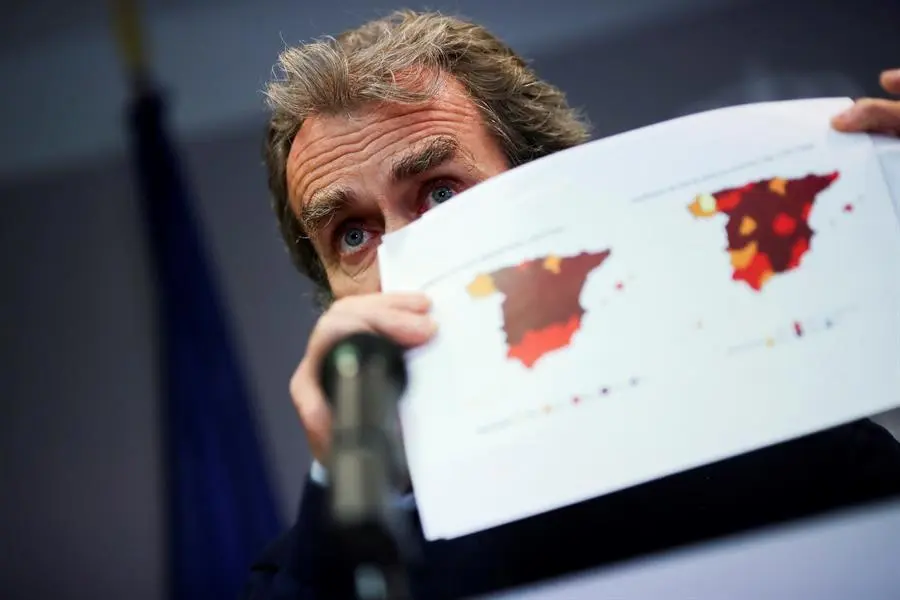 El director del Centro de Coordinaci&oacute;n de Alertas y Emergencias Sanitarias del Ministerio de Sanidad, Fernando Sim&oacute;n, ofrece una rueda de prensa este jueves en la sede del Ministerio de Sanidad en Madrid. EFE/David Fern&aacute;ndez