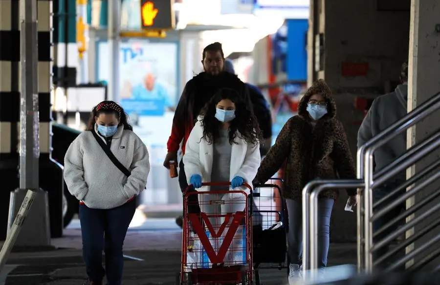 La cuarentena de 14 d&iacute;as se basaba en el per&iacute;odo de incubaci&oacute;n del coronavirus y el tiempo que puede tardar una persona en infectarse despu&eacute;s de la exposici&oacute;n al virus. EFE/Peter Foley/Archivo
