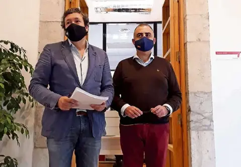 Los diputados del PP presentando las enmiendas. / ALERTA
