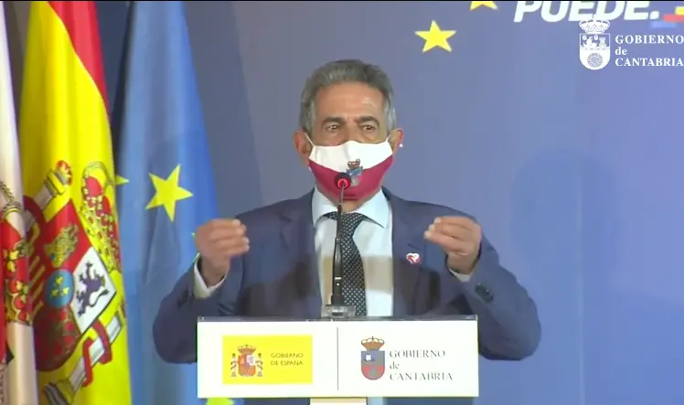 El presidente de Cantabria, Miguel &Aacute;ngel Revilla durante su intervenci&oacute;n en Comillas. / ALERTA