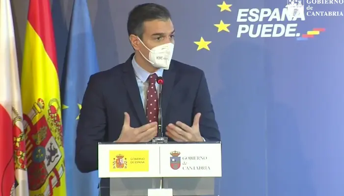 El presidente del Gobierno, Pedro S&aacute;nchez durante su intervenci&oacute;n en Comillas. / ALERTA