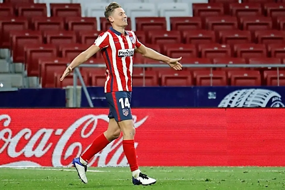 El centrocampista del Atl&eacute;tico de Madrid Marcos Llorente celebra el segundo gol de su equipo ante el Valladolid. / Emilio Naranjo