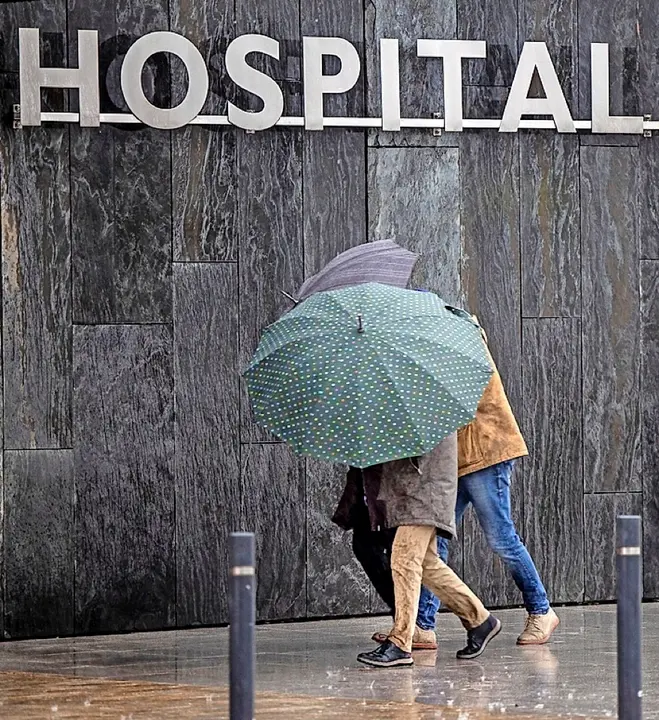 Entrada al Hospital Universitario Central de Asturias. / Alberto Morante