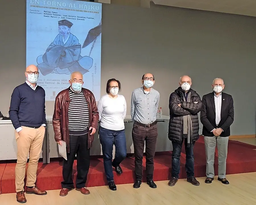 Los participantes en el recital, de izquierda a derecha, Juan Antonio Gonz&aacute;lez Fuentes, Antonio Casares, Marisa Campo, Luis Alberto Salcines, Juan Francisco Quevedo y Ram&oacute;n Maruri. / Jes&uacute;s Valle