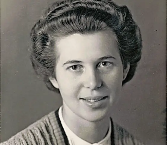 Retrato sin fechar de Constanze Manziarly, la cocinera de Hitler pr&aacute;cticamente desconocida hasta ahora que trabaj&oacute; a la fuerza para el dictador durante el &uacute;ltimo a&ntilde;o del Tercer Reich. La &uacute;ltima comida de Adolf Hitler antes de suicidarse fueron unos espaguetis con tomate que cocin&oacute; Constanze Manziarly, la joven dietista austriaca que revela, en cartas ahora publicadas, los problemas digestivos del dictador, los h&aacute;bitos alimenticios de los nazis, y su miedo. / EFE/Berlin Story Verlag/Dietrich