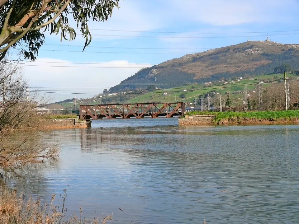 Vista de la r&iacute;a de Sol&iacute;a entre Villaescusa y El Astillero. / Alerta