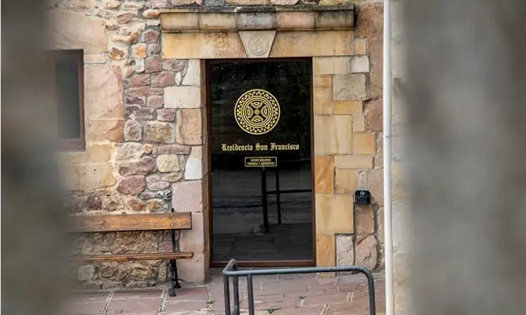 Vista exterior de la residencia de mayores San Francisco en la localidad c&aacute;ntabra de Reinosa. / Rom&aacute;n G. Aguilera
