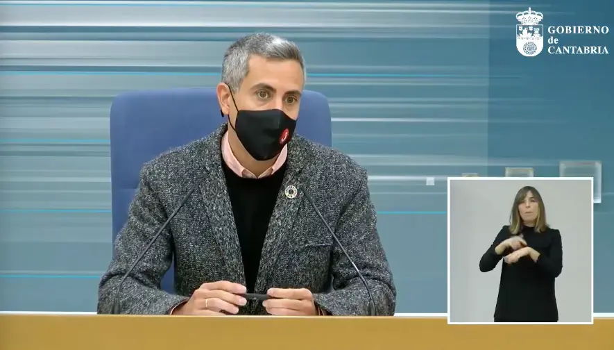 El vicepresidente del Gobierno c&aacute;ntabro, Pablo Zuloaga durante la rueda de prensa. / ALERTA