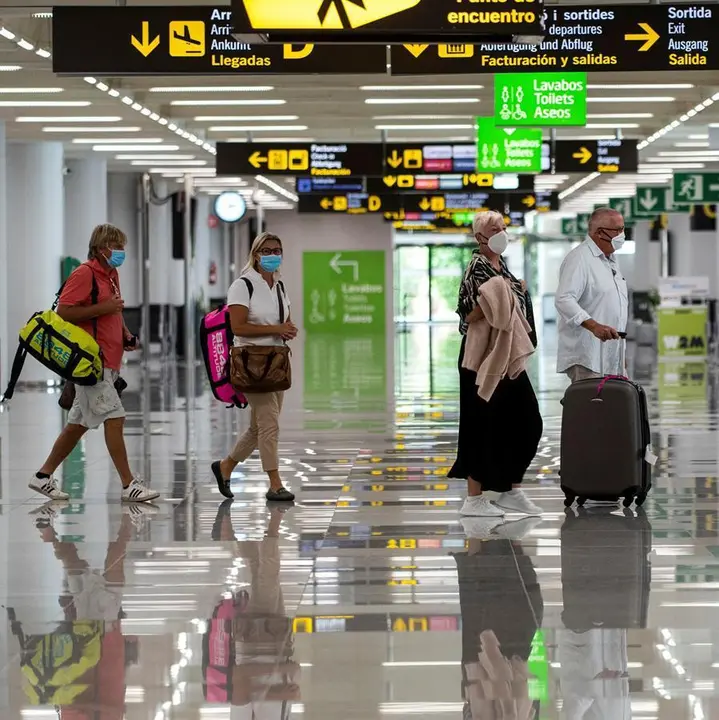 Los Aeropuertos de las Islas Baleares operan 1.177 vuelos este fin de semana, un 26 % menos. En el aeropuerto de Son Sant Joan est&aacute;n programadas 686 operaciones comerciales este s&aacute;bado y domingo, 244 menos que el fin de semana anterior. Del total de vuelos, 423 son internacionales. EFE/Cati Cladera