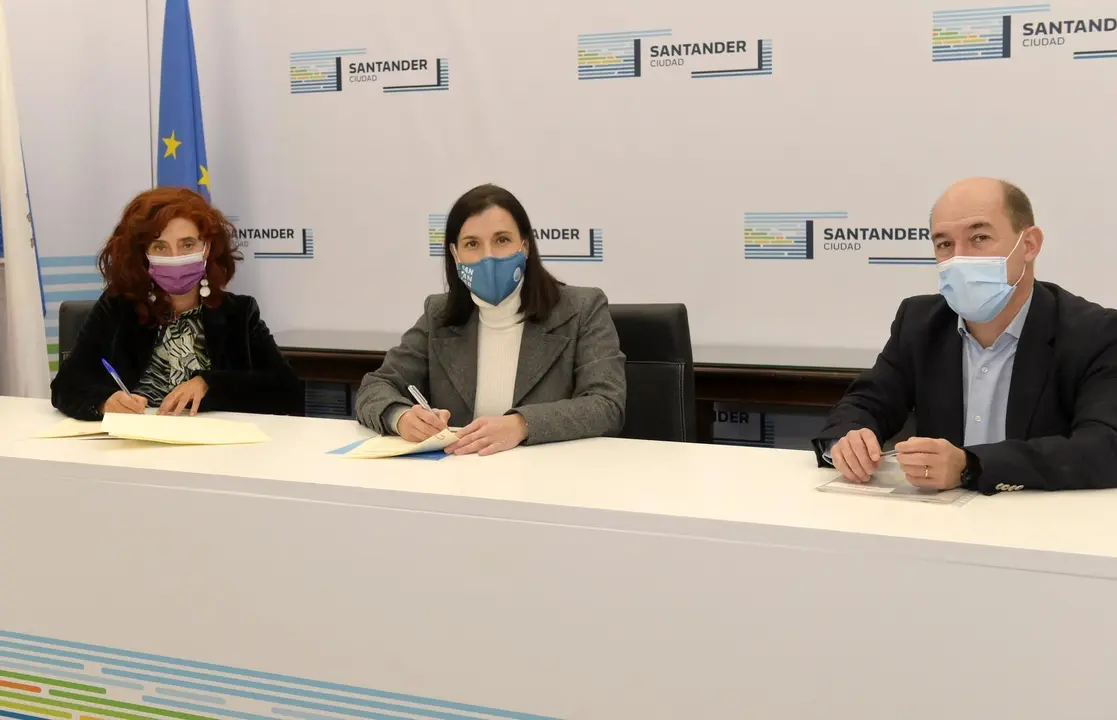 Firma de convenio de colaboraci&oacute;n entre Ayuntamiento y CAVAS
