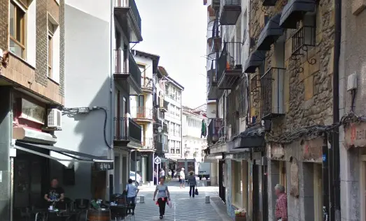 Calle Ardigales en Castro Urdiales. / ARCHIVO