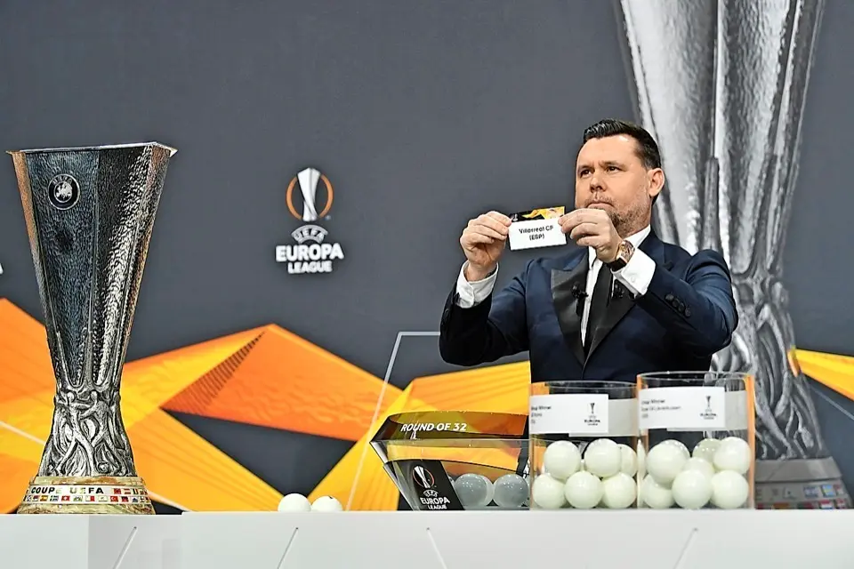 El exjugador Maniche, durante el sorteo de la Liga Europa. / EFE