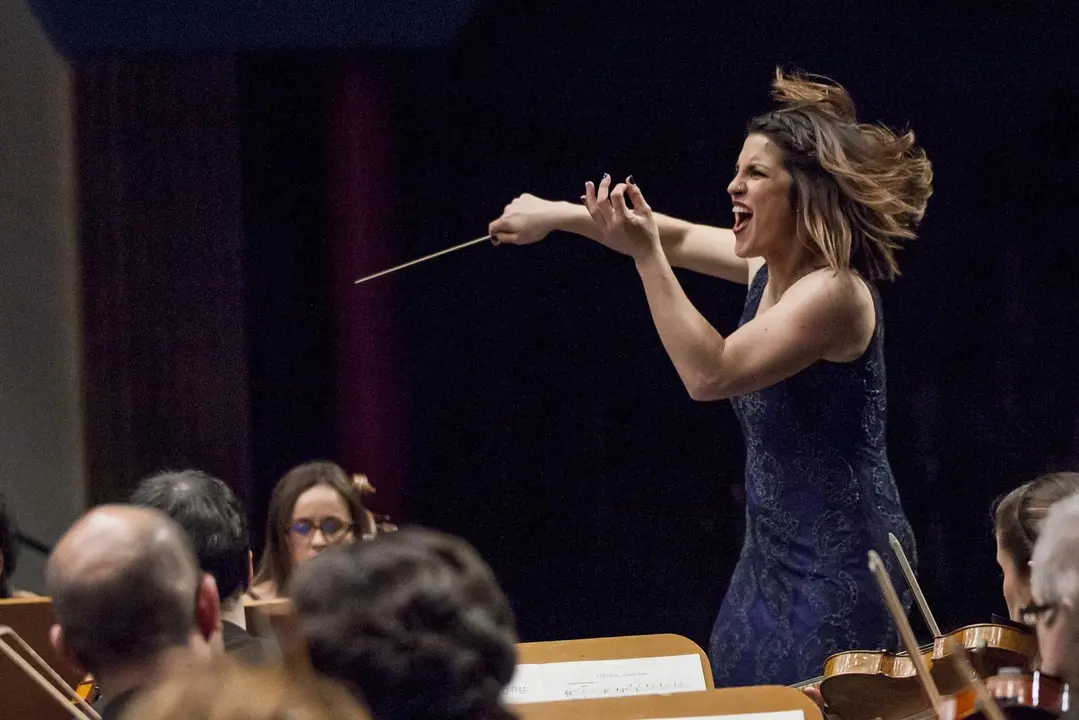 Paula Sumillera, directora de la Orquesta Sinf&oacute;nica del Cant&aacute;brico.