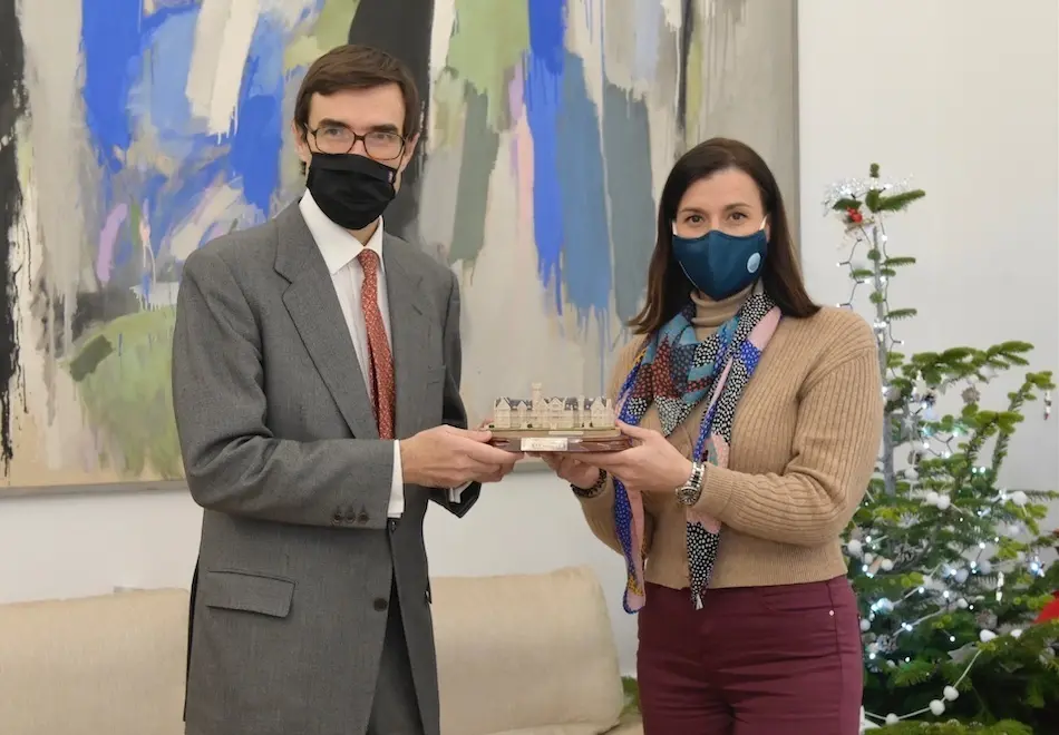 Alcaldesa de Santander con secretario de Estado UE.