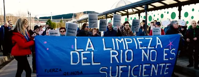 Pancarta de las manifestaciones acontecidas despu&eacute;s de las tremendas inundaciones.