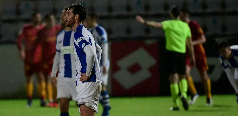 Los jugadores de la Gimástica de Torrelavega durante el partido contra el Zaragoza. / HARDY