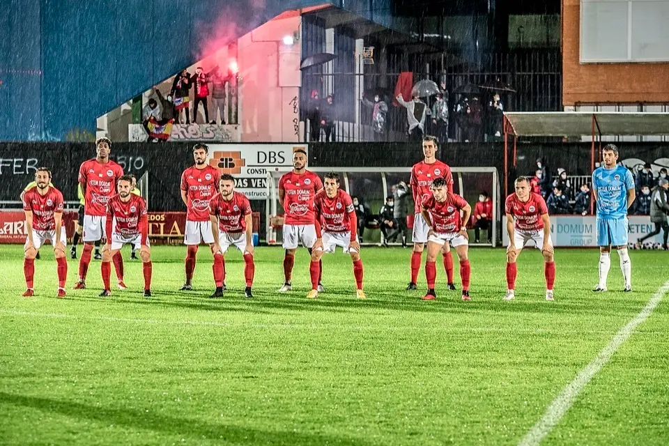 El Once inicial del Laredo durante el partido contra el Alcoyano. / Reguera