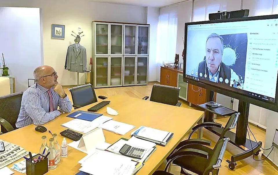 El consejero de Sanidad Miguel Rodr&iacute;guez durante la reuni&oacute;n del Patronato del IDIVAL. / ALERTA