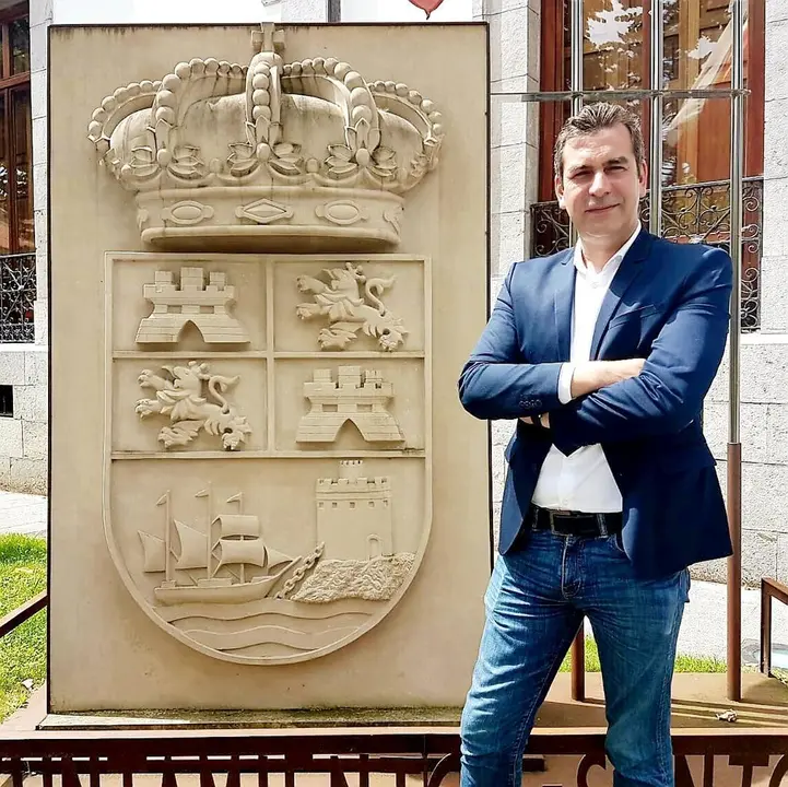El alcalde de Santo&ntilde;a, Sergio Abascal Azofra. / ALERTA