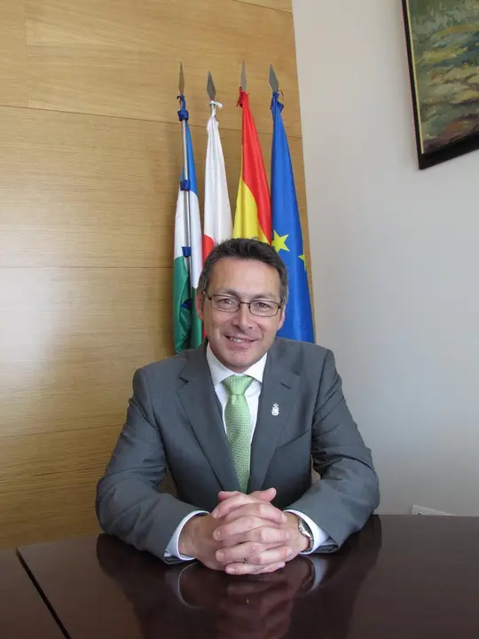 El alcalde de Campoo de Enmedio, Pedro Manuel Mart&iacute;nez. / ALERTA