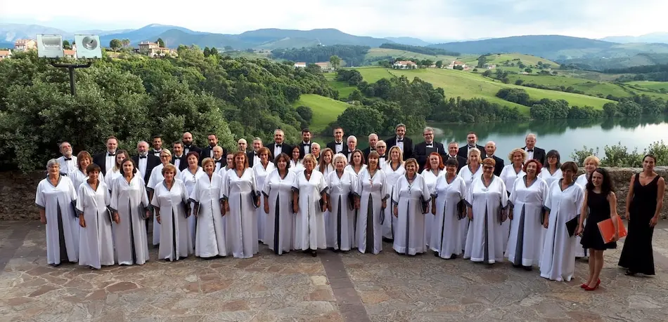 Coro L&iacute;rico de Cantabria. / ALERTA