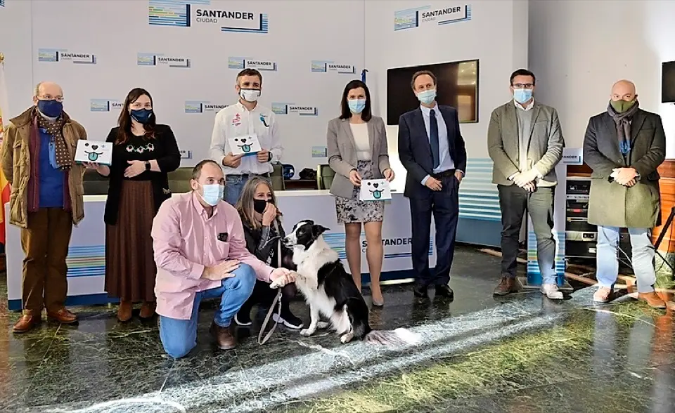 Presentaci&oacute;n del calendario solidario Biodogtor. / ALERTA