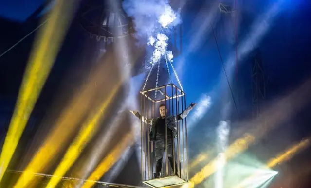 El mago c&aacute;ntabro Ra&uacute;l Alegr&iacute;a durante uno de sus shows.