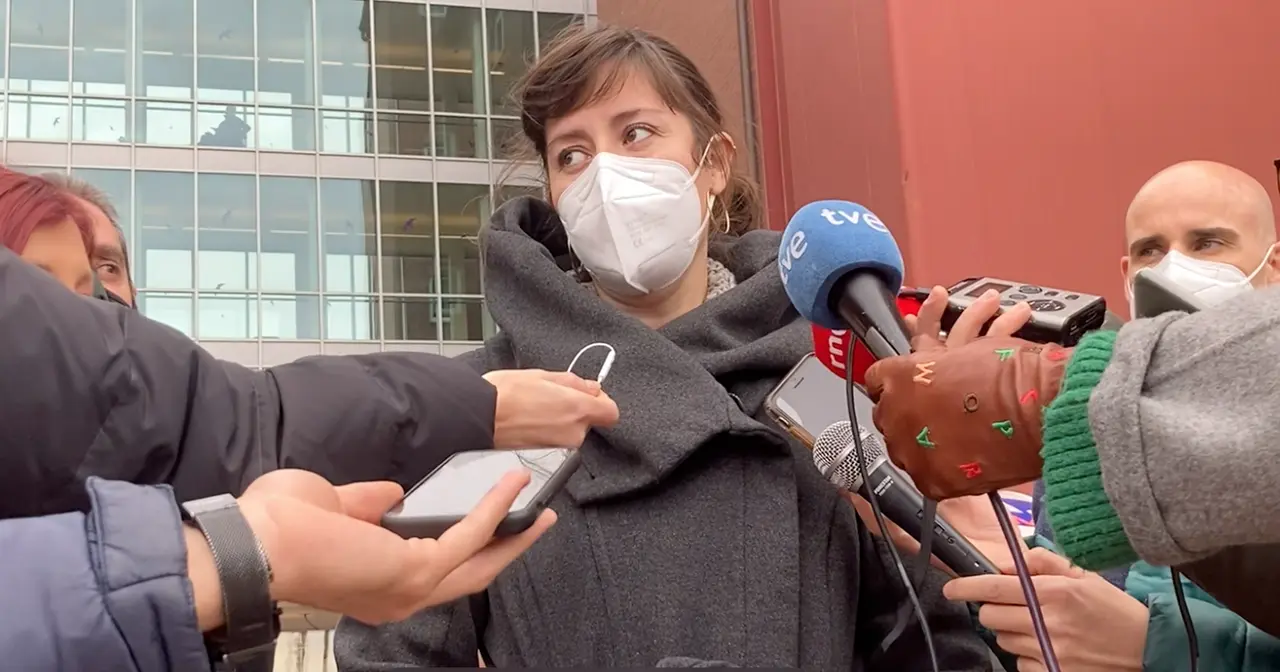 La directora general de Salud P&uacute;blica durante las declaraciones en el centro de atenci&oacute;n a la dependencia de Cueto, en Santander. / M.D.