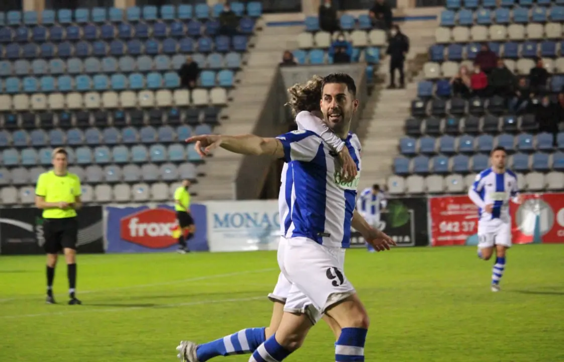 Un jugador de la Gimn&aacute;stica tras marcar un gol. / ALERTA