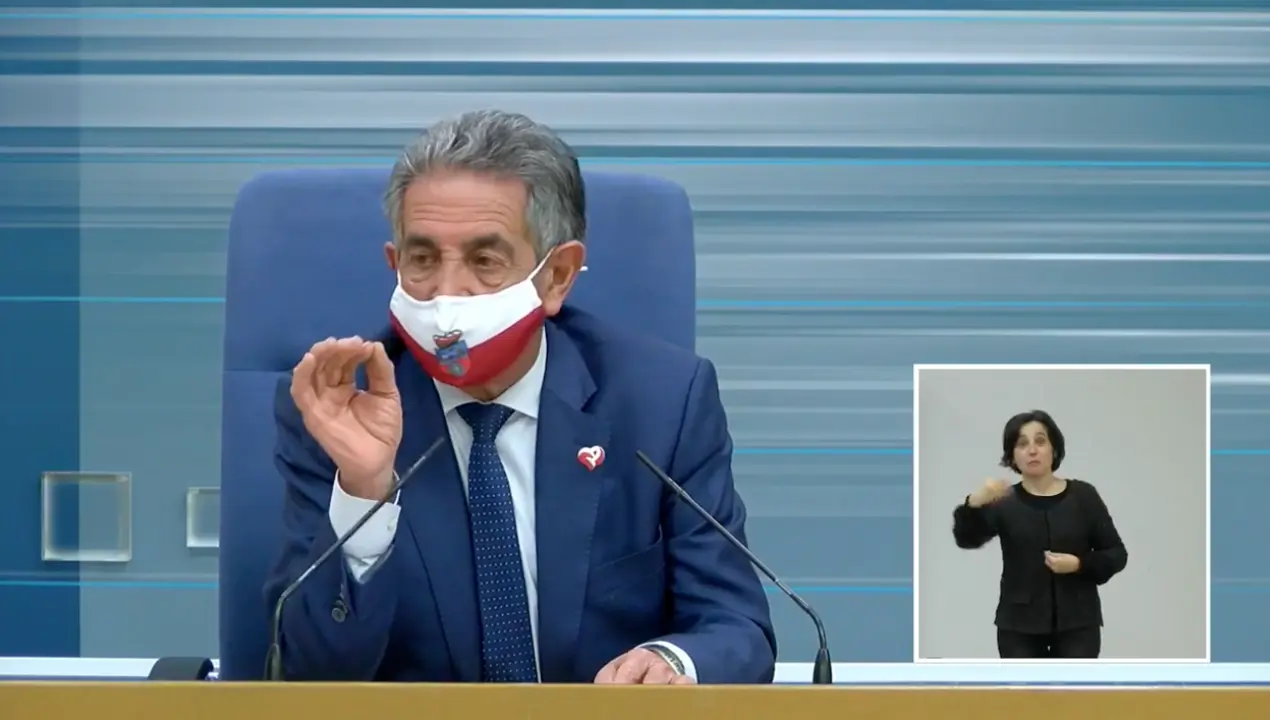 El presidente regional, Miguel &Aacute;ngel Revilla durante la rueda de prensa. / ALERTA