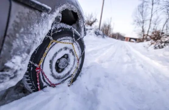 coche cadenas nieve