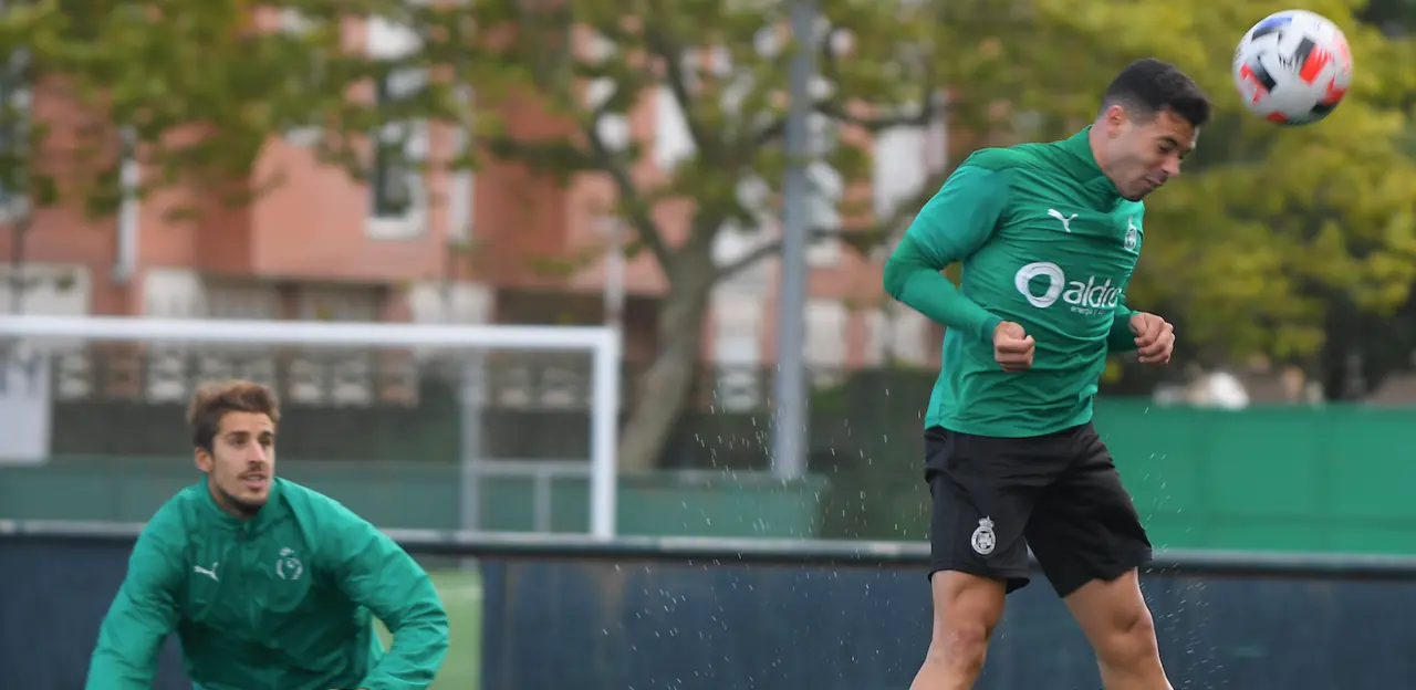 Los jugadores del Racing durante un entrenamiento. / HARDY