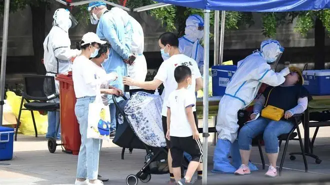 Un barrio de Pek&iacute;n, en estado de emergencia tras descubrir varios casos de coronavirus.