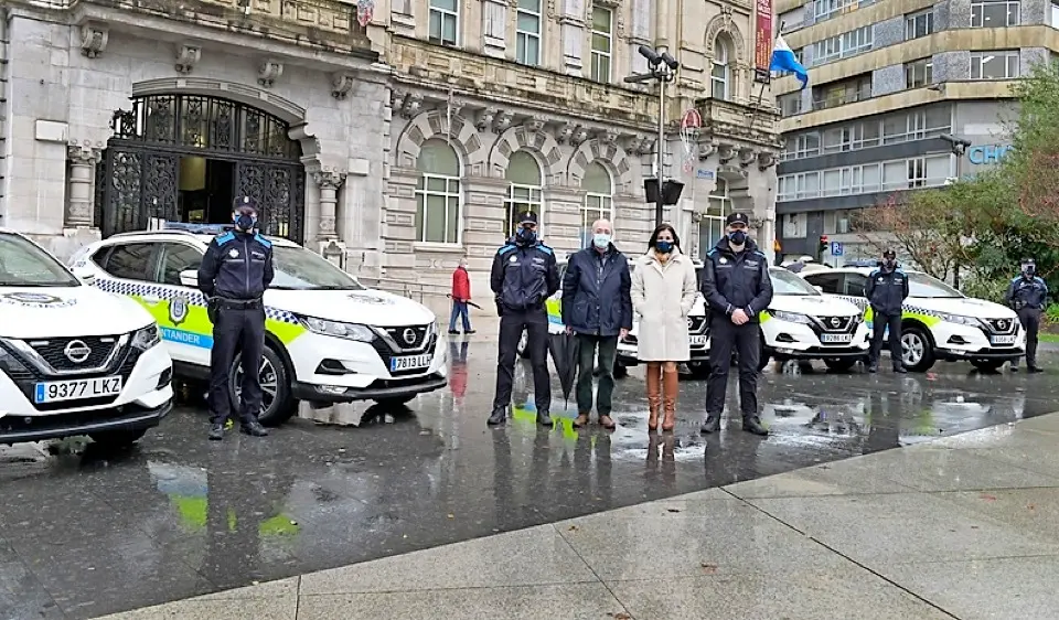 Presentaci&oacute;n de los nuevos veh&iacute;culos de la Polic&iacute;a Local. / ALERTA
