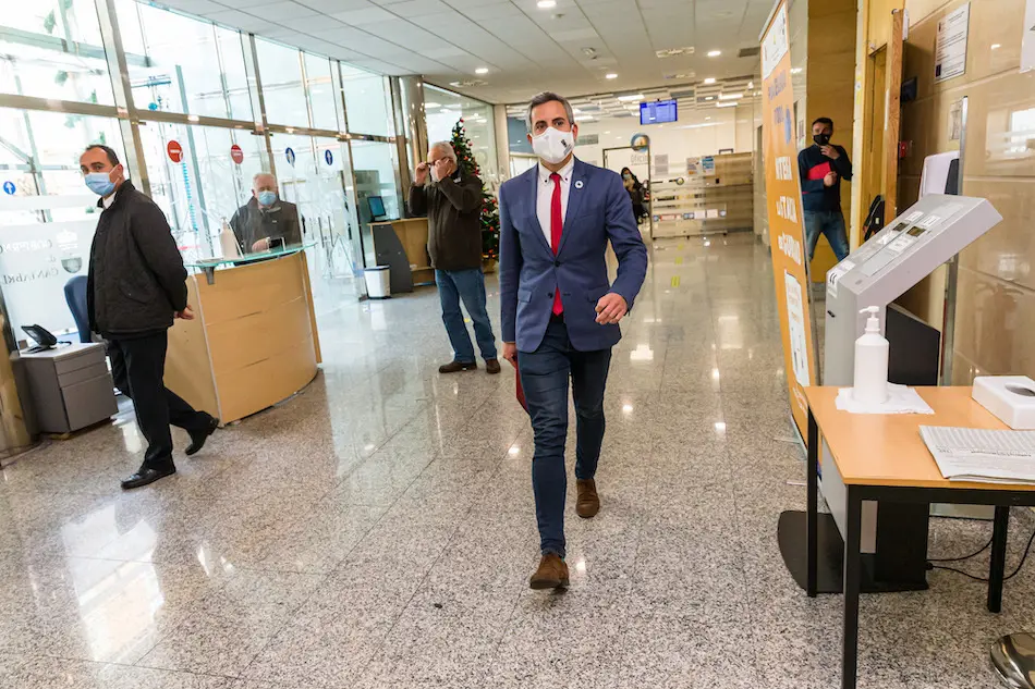 El vicepresidente y consejero de Universidades, Igualdad, Cultura y Deporte, Pablo Zuloaga, informa, en rueda de prensa, de la sesi&oacute;n extraordinaria de Consejo de Gobierno. / Ra&uacute;l Lucio